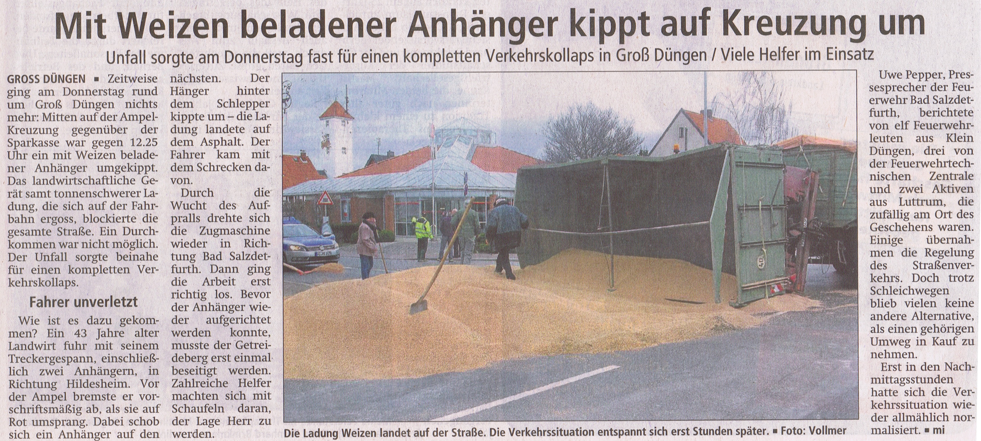 2015 01 21 RUBS MitWeizenbeladenerAnhaengerkipptum